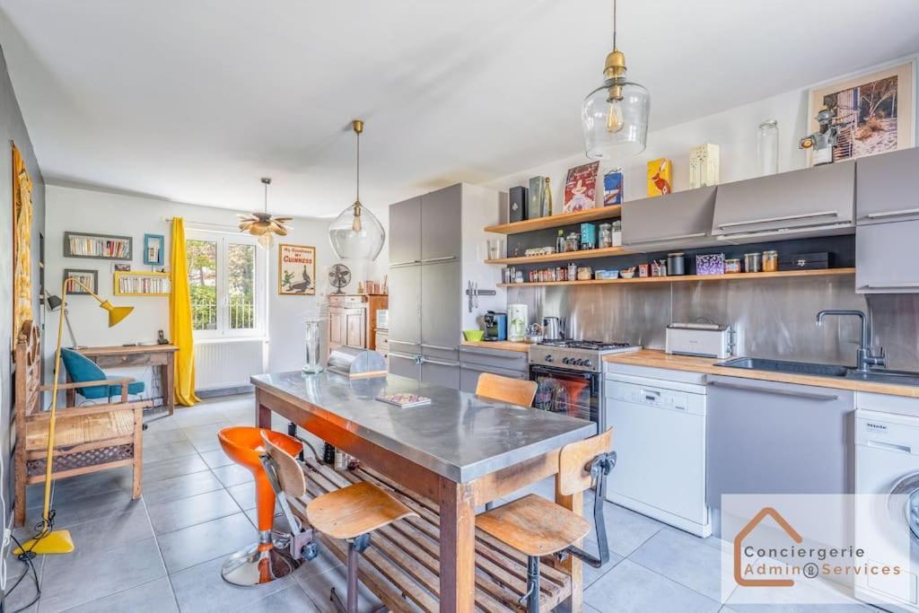 Maison A Lyon Parilly Avec Piscine, Jardin, Parking Prive & Proche Eurexpo Venissieux Luaran gambar