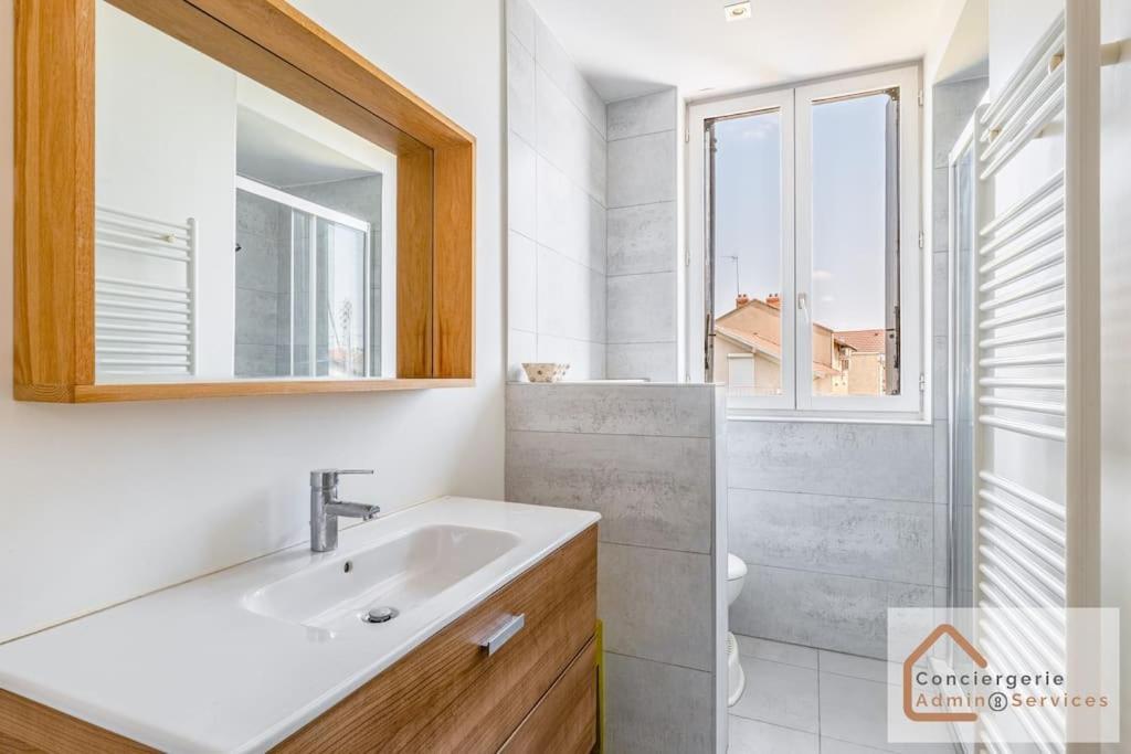 Maison A Lyon Parilly Avec Piscine, Jardin, Parking Prive & Proche Eurexpo Venissieux Luaran gambar